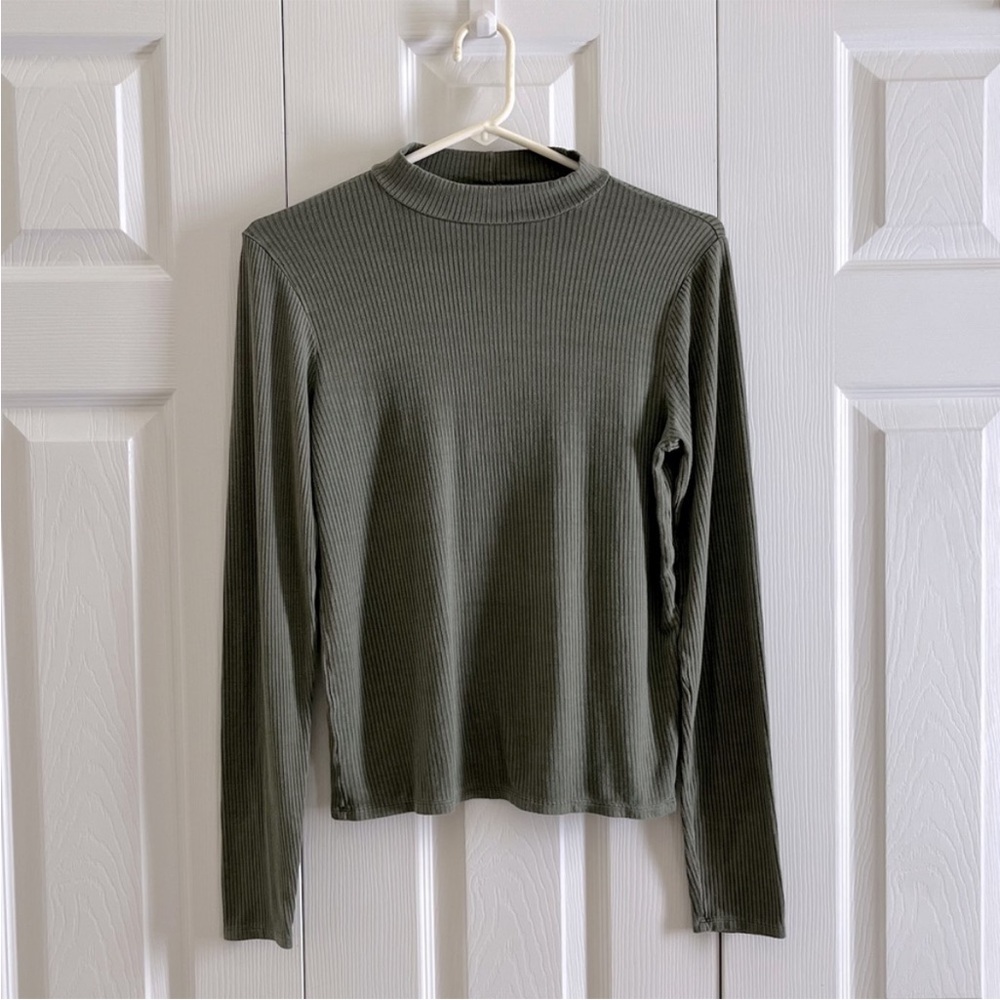 American Eagle ‘soft & sexy’ ribbed long sleeve shirt.